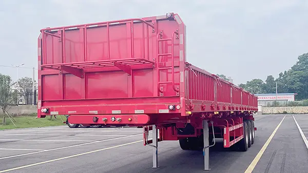 Sidobackande lätt dumptrailer ökar effektiviteten vid bulklast