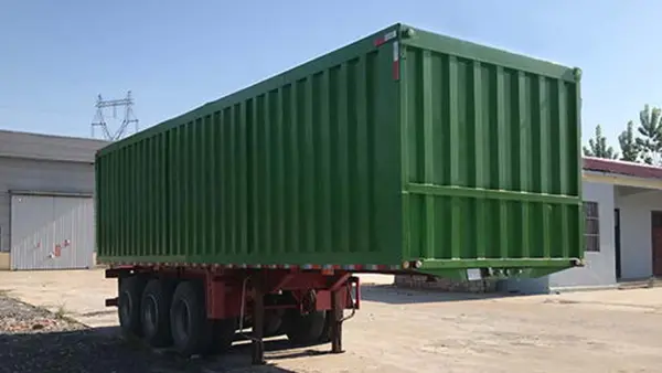 Stora, lätta semitrailers med sluten låda ökar logistikeffektiviteten