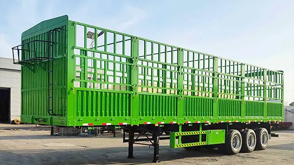 Lätt semitrailer med rak axel som möjliggör grön bulktransport
