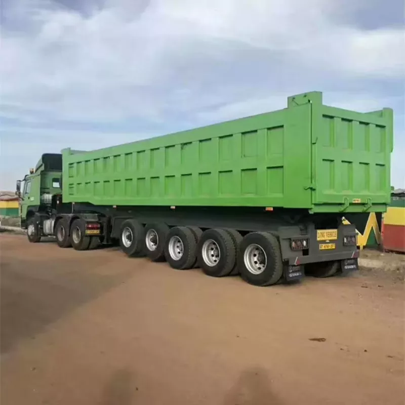 Rektangulär låda med tippande semitrailer Rektangulär låda med tippande semitrailer